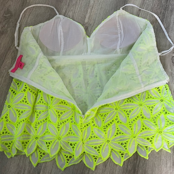Lilly Pulitzer size 2 Mellie Eyelet tank Neon yellow/green eyelet - Picture 4 of 6